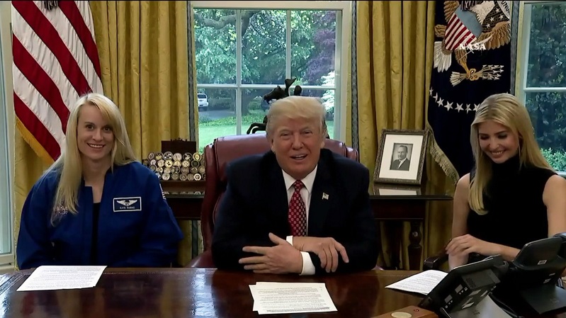 特朗普與女宇航員通話，四個(gè)字引發(fā)爆笑｜美通社頭條