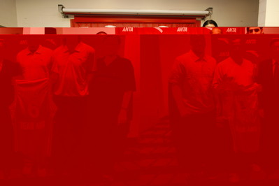 安踏星銳訓練營啟動，阿帥攜“安踏三劍客”助陣（從右到左分別為安踏副總裁毛寓瀛、斯科拉、威爾斯、李元偉、阿德爾曼、弗朗西斯）