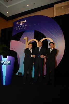 左起：喜達屋酒店與度假村國際集團大中華區(qū)總裁錢進、喜達屋酒店與度假村國際集團副主席兼首席財務(wù)官溫森浦 （Vasant Prabhu）以及喜達屋酒店與度假村國際集團亞太區(qū)總裁何國祥（Stephen Ho）