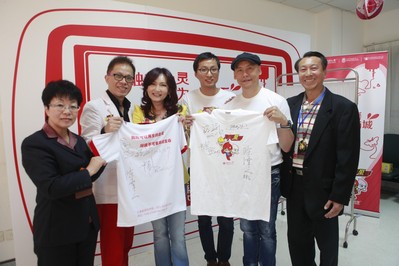 隨著越來(lái)越多社會(huì)明星及獻(xiàn)血達(dá)人的加入，相信無(wú)償獻(xiàn)血人群數(shù)量將有新的突破