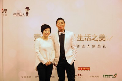 跨界文化人曉昱為健身達(dá)人李朝陽(yáng)頒獎(jiǎng)，她高度評(píng)價(jià)生活達(dá)人評(píng)選活動(dòng)，認(rèn)為它是一個(gè)重新認(rèn)識(shí)城市的過(guò)程。