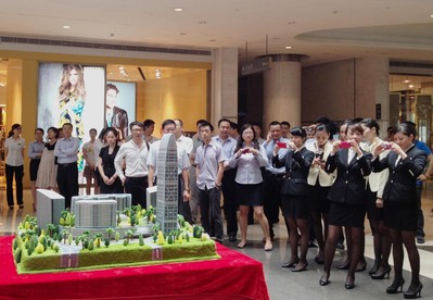 Couture定制1:100比例的京基100慶典蛋糕！是蛋糕，不是沙盤模型。