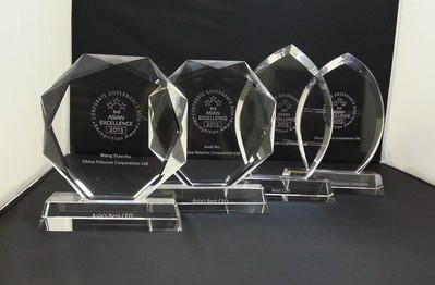 中國電信獲得《Corporate Governance Asia》頒發(fā)四項(xiàng)企業(yè)管治大獎，包括：較佳首席執(zhí)行官、較佳財(cái)務(wù)總監(jiān)、較佳企業(yè)社會責(zé)任獎及較佳投資者關(guān)系獎