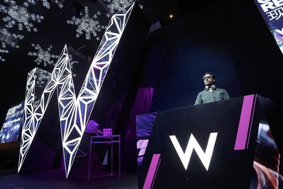 Michaelangelo L'Acqua，W酒店及度假村的全球音樂總監(jiān)在廣州W酒店開業(yè)首映會為嘉賓帶來精彩的表演