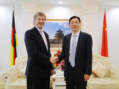 2013年7月3日，國家質(zhì)檢總局副局長孫大偉會見TUV南德意志集團管理委員會主席施特克芬博士（Dr. –Ing Axel Stepken）