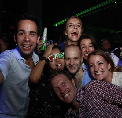 喜力新瓶Club Bottle發(fā)布當(dāng)晚，各路潮人匯聚上海，點(diǎn)燃“潮音綠動 星情激蕩”的獨(dú)特體驗(yàn)