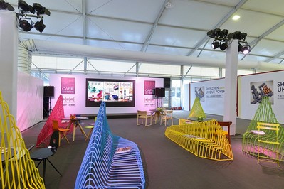 ELLE DECO Cafe設(shè)計(jì)咖啡館外觀的概念主題是“后花園的小山”