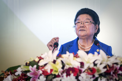 十屆全國人大常委會(huì)副委員長、中國關(guān)工委主任顧秀蓮在春苗營養(yǎng)計(jì)劃階段性成果發(fā)布暨農(nóng)村貧困兒童營養(yǎng)改善模式國際交流會(huì)上講話