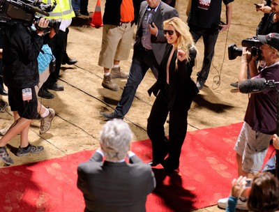 2013年9月17日，歌星小甜甜布蘭妮在拉斯維加斯宣布其在好萊塢星球度假酒店的駐演活動以后，向粉絲揮手致意