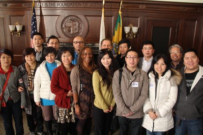 本年二月，Tradegood組織中國(guó)供應(yīng)商赴美考察，深入調(diào)研美國(guó)市場(chǎng)。圖為考察團(tuán)在洛杉磯市長(zhǎng)辦公室合影。11月，Tradegood海外考察團(tuán)再度出擊，考察英國(guó)市場(chǎng)，獲取品牌策略最新資訊。