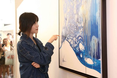 韓國人氣女星具惠善才華洋溢，兼任演員、歌手、導(dǎo)演、作家、畫家、作曲家多重身份