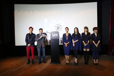 圖片1 Lee《好奇不滅》微電影發(fā)布會(huì)新聞?wù)掌?發(fā)布現(xiàn)場(chǎng)主創(chuàng)人員合照(1) (何昊文、葉念琛、張歆藝、盛朗熙、連詩(shī)雅、雷琛瑜)